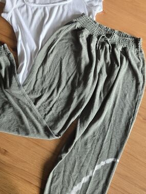 Vanilla Star Tie Dye Joggers | Size M | Olive Bleach Dye Lounge Pants